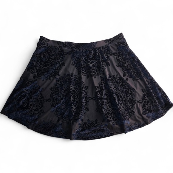 LA Hearts‎ Skirt Women's M Velvet Burnout Medallion Dark Navy/Purple Stretch - Picture 2 of 11